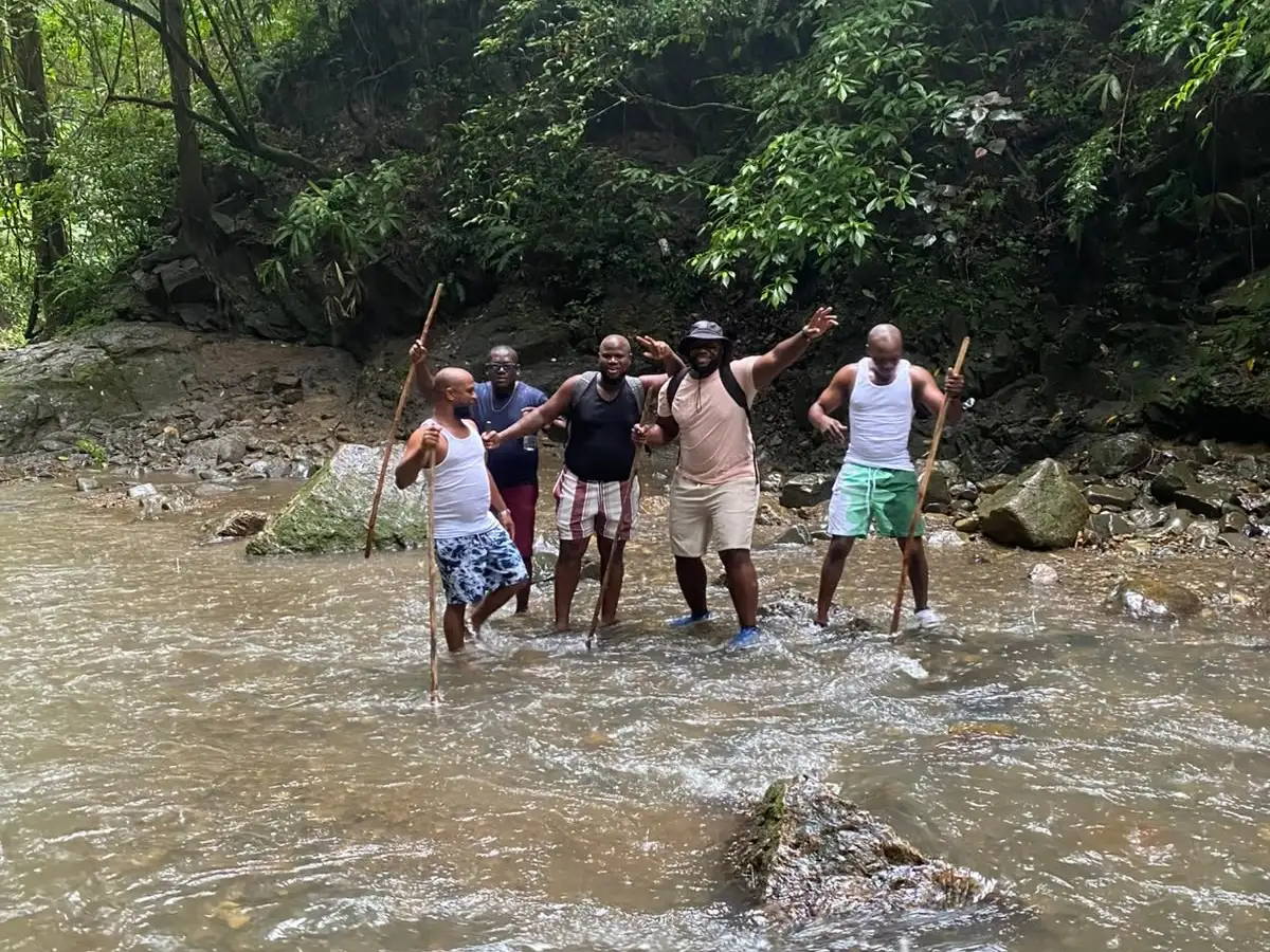 Recorrido por senderos y ríos del interior de Panamá