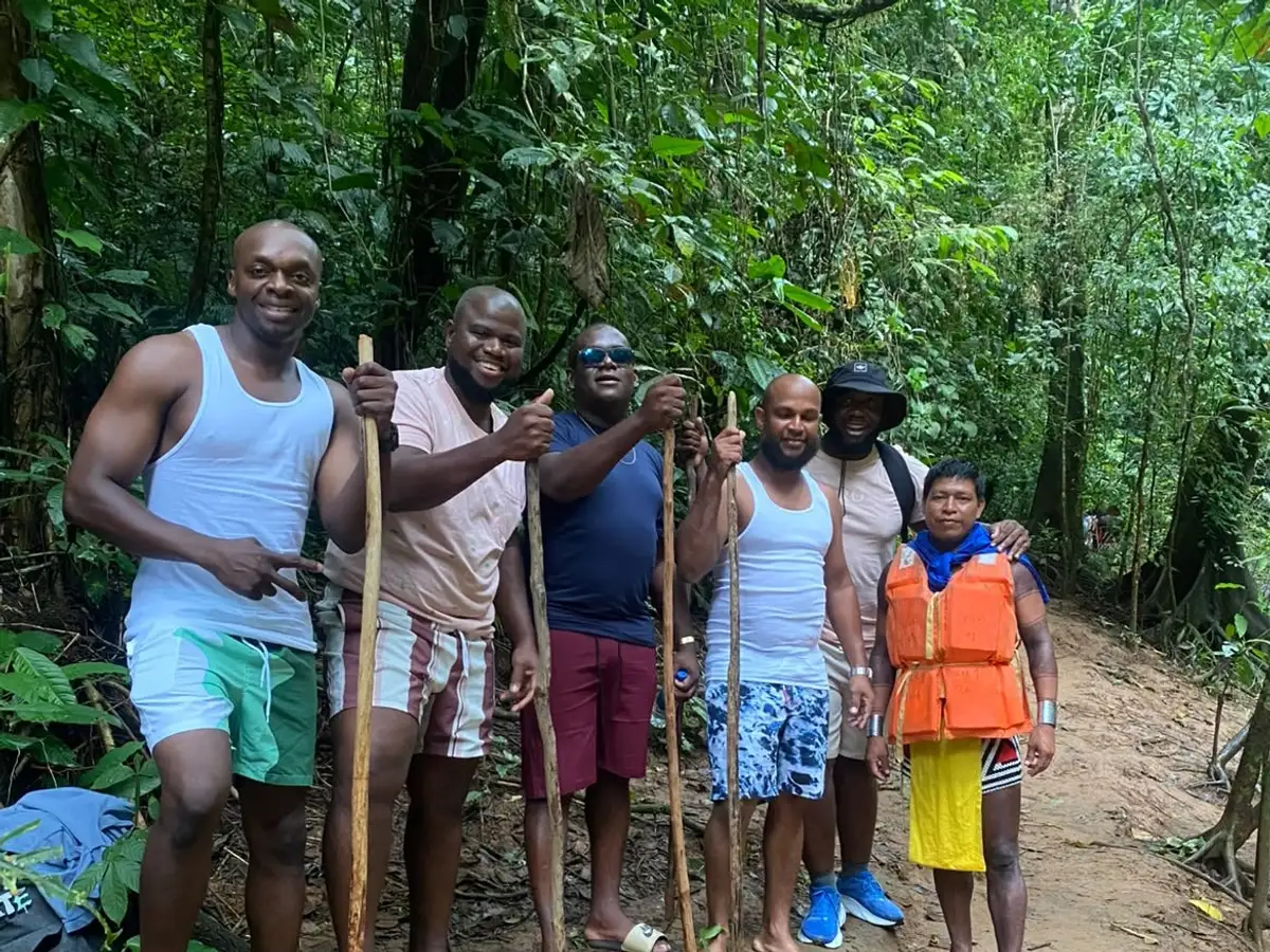 Excursión en grupo por la selva panameña